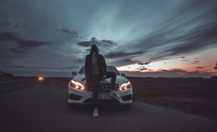 Мерседес CLA девушки