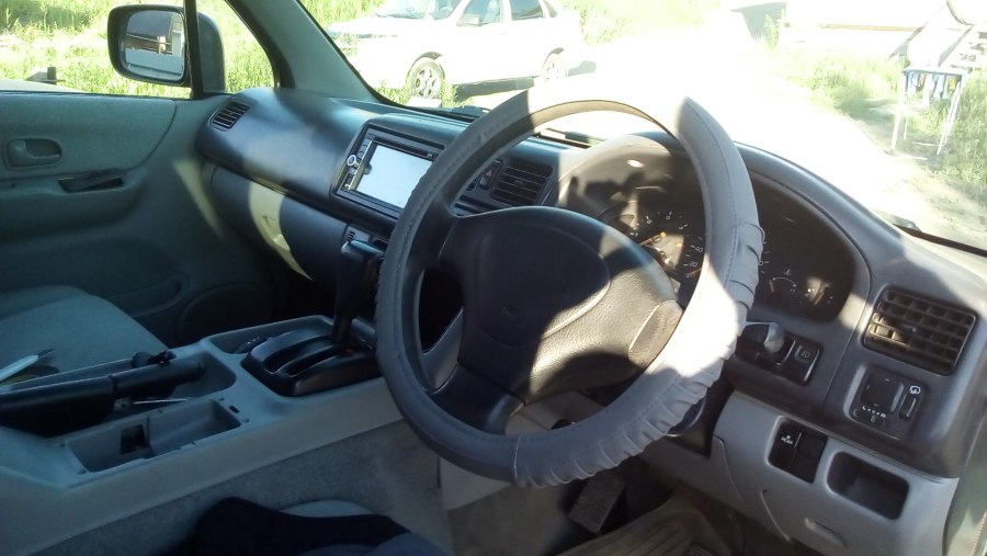 Mazda Bongo Friendee, 2003 год салон