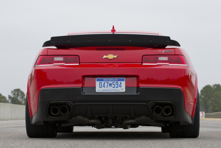 Chevrolet Camaro 2022 года вид сзади