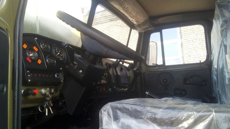 КАМАЗ 5350 кабина внутри