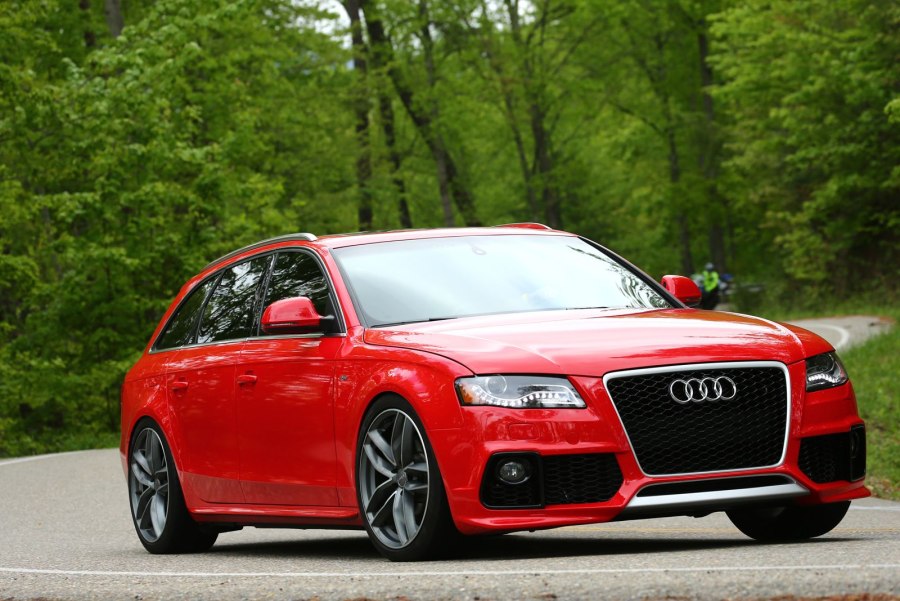 Audi a4 b8 красная
