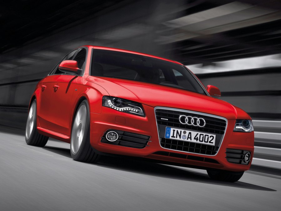Audi a4 красная