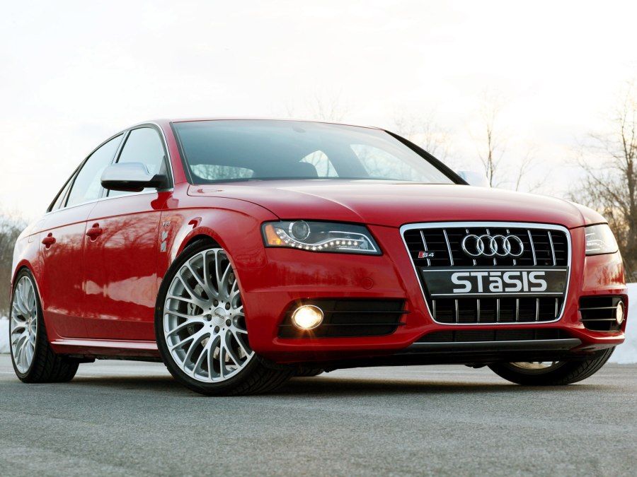 Audi s4 красная