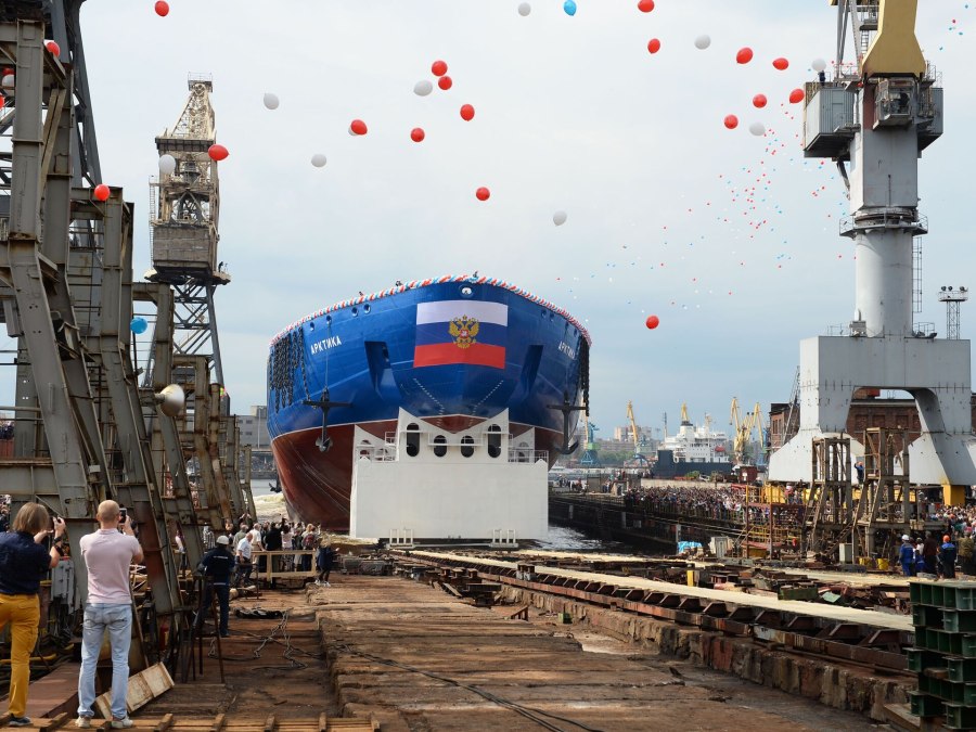 Спуск на воду атомного ледокола