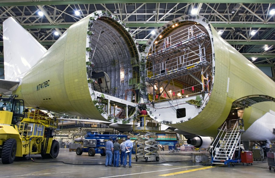Сборка самолета Boeing 777 США