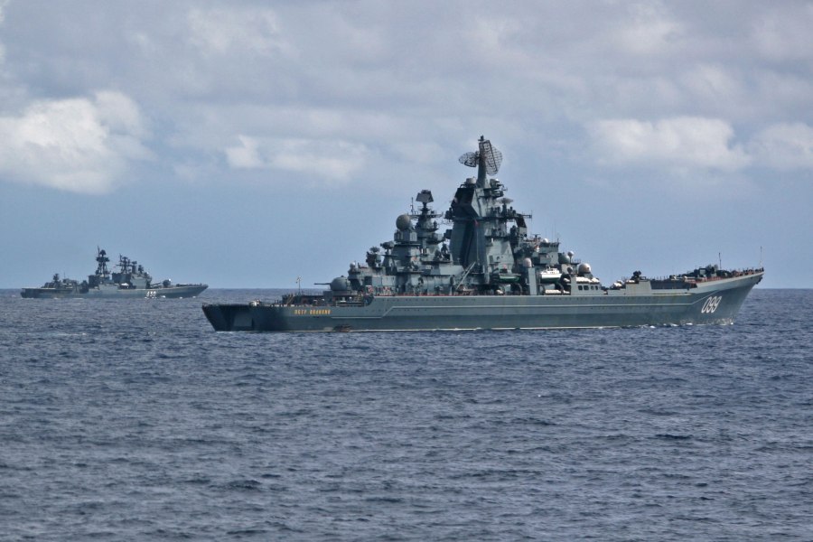Крейсер Москва на параде в 2021