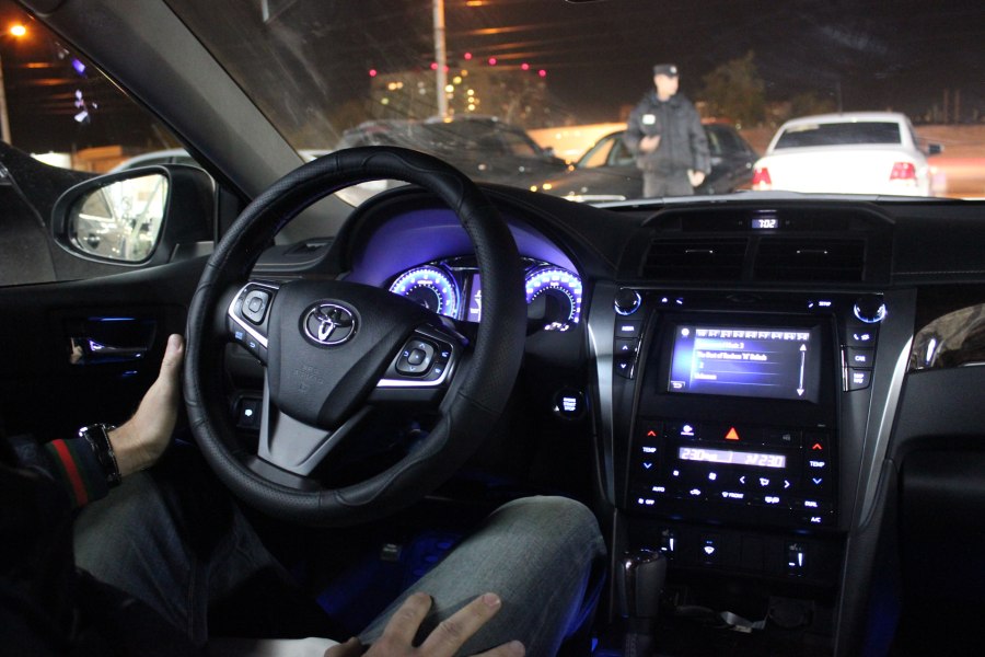 Toyota Camry 50 салон ночью
