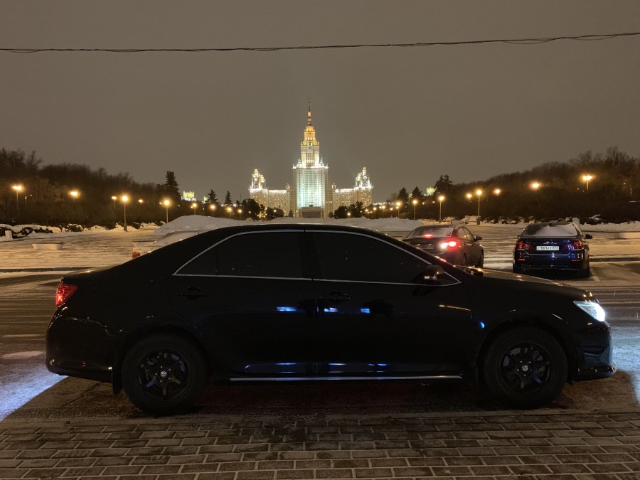 Тойота Камри 50 ночью