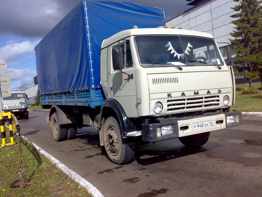 Грузовик КАМАЗ 53212