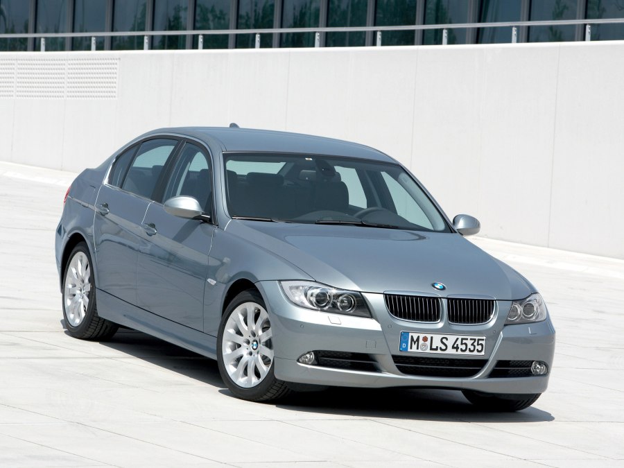 BMW e90 черная