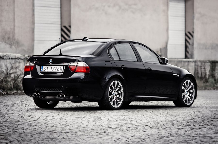 BMW e90 черная