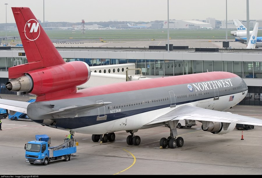 Douglas DC-10