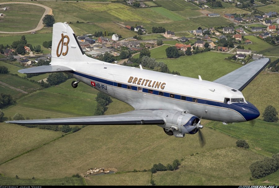 Самолет Douglas DC-3