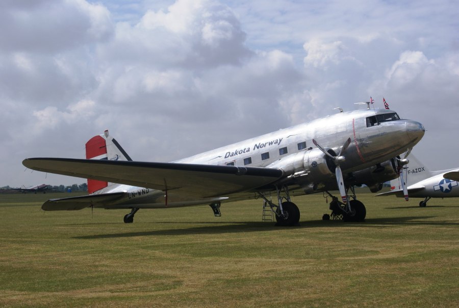 Самолет Douglas DC-3