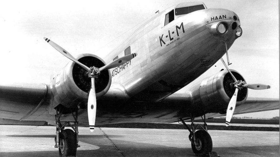 Самолет Douglas DC-3