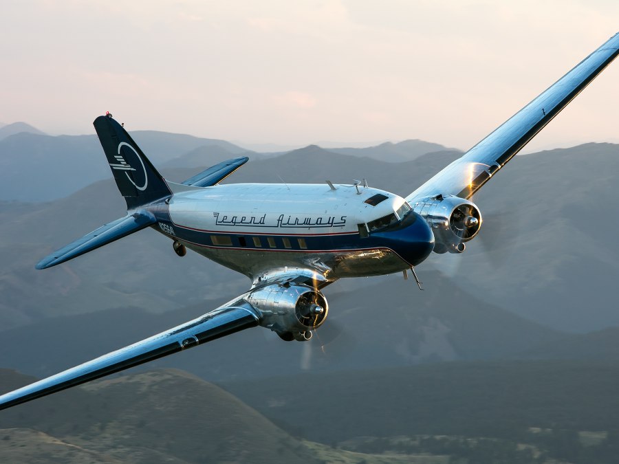 MACDONALD Douglas DC-3