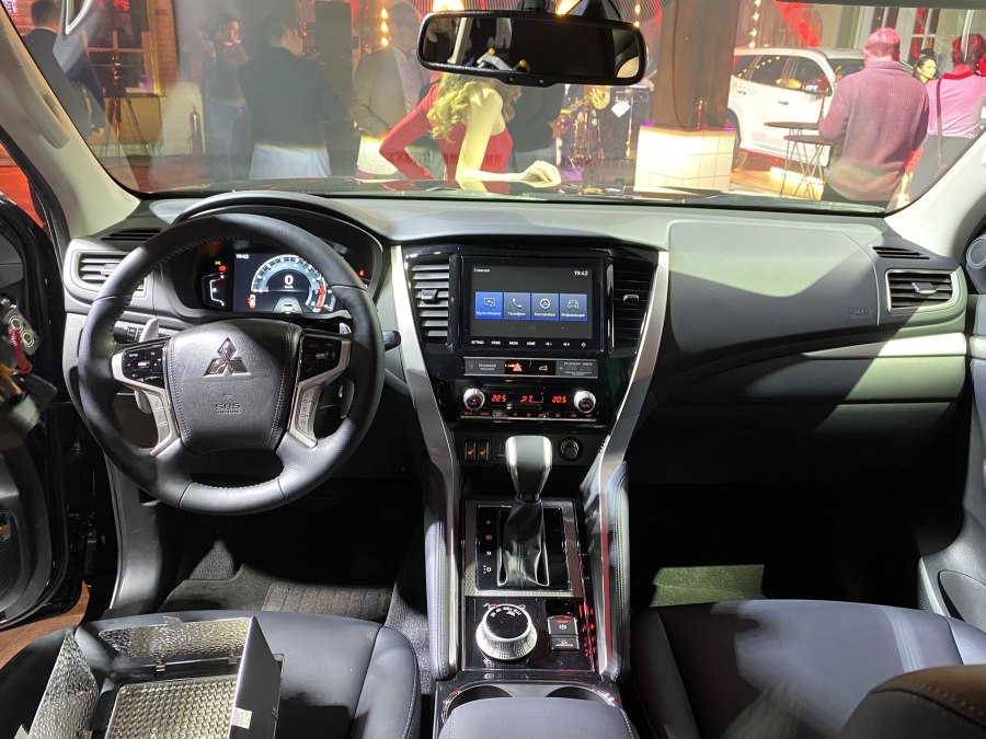 Mitsubishi Pajero Sport 2020