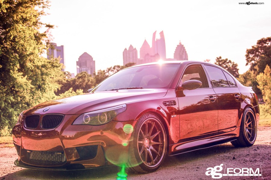 BMW м5 e60 черная