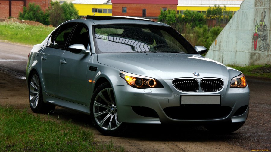 BMW m5 e60 красная