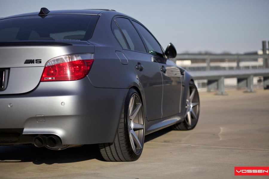 BMW m5 e60 черная