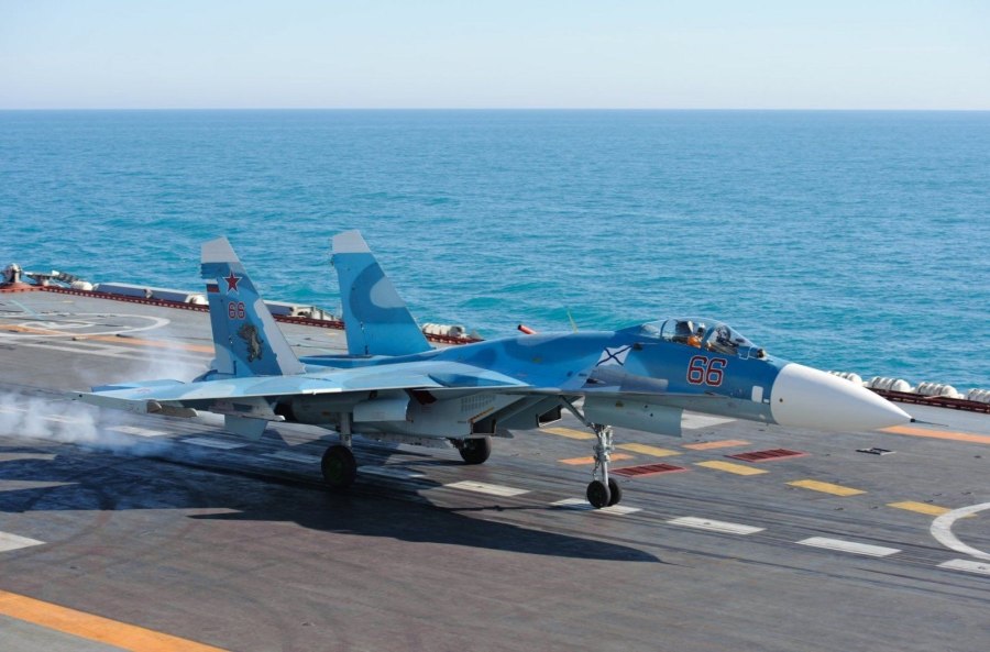 Корабельный истребитель Су-33