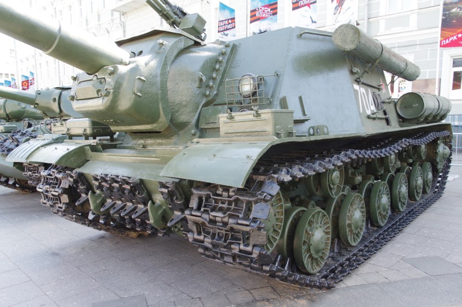 Самоходные орудия ИСУ-152