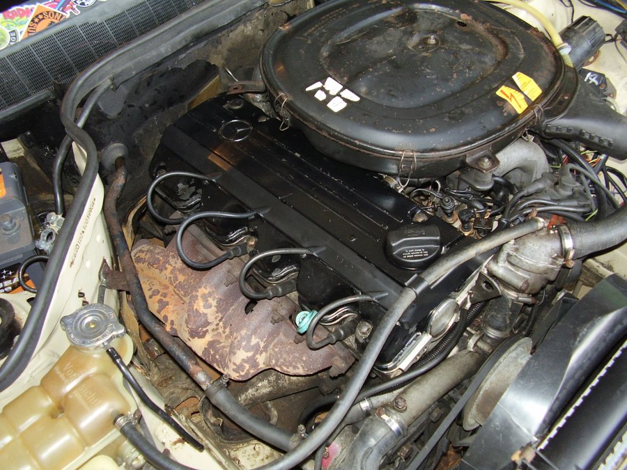 Mercedes-Benz e200 н666нн