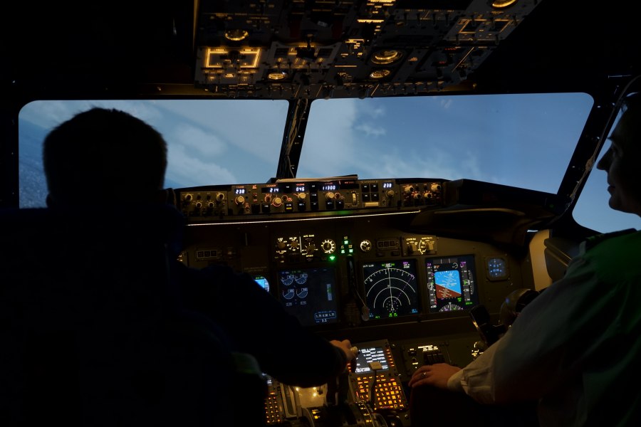 Боинг 737 кабина пилотов