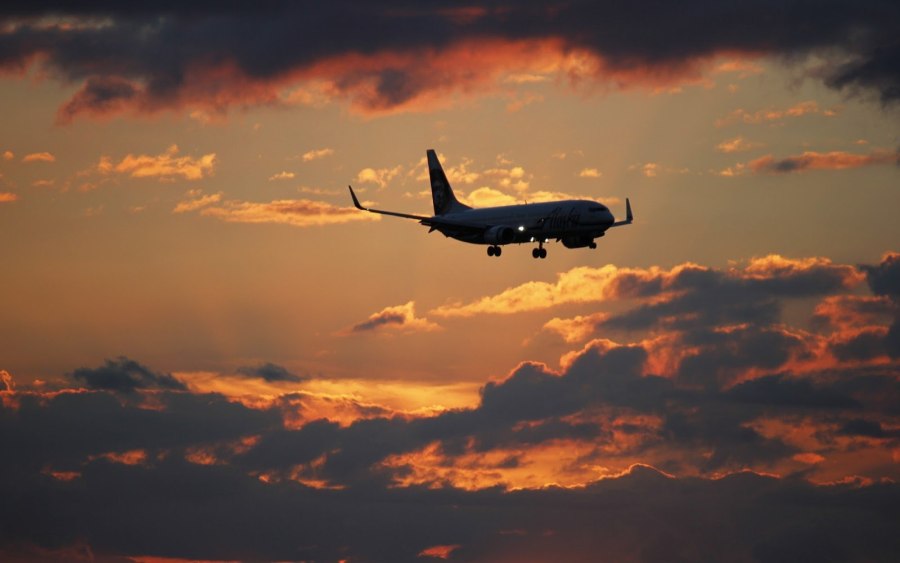 Боинг 737 на закате