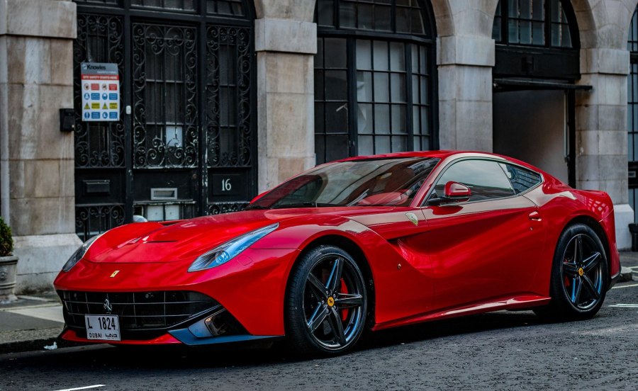 Ferrari ф12 Берлинетта