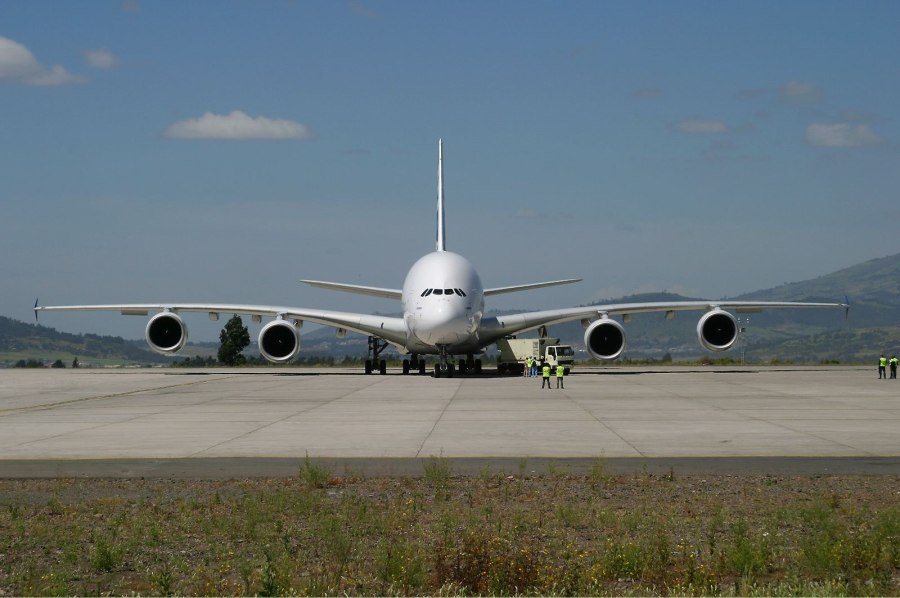 АН 380