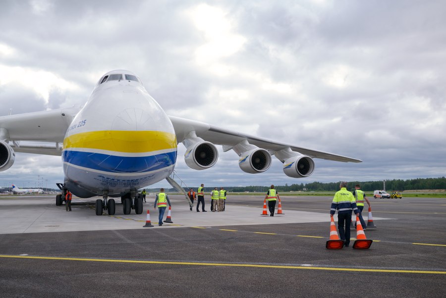 Самолет Stratolaunch model 351