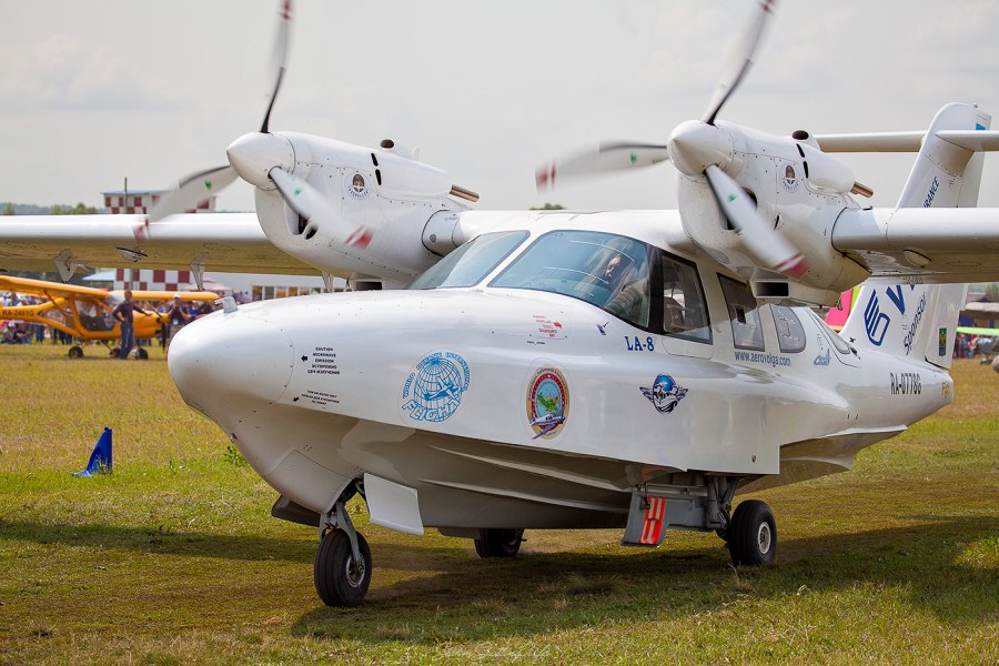Многоцелевой самолет-амфибия la-8