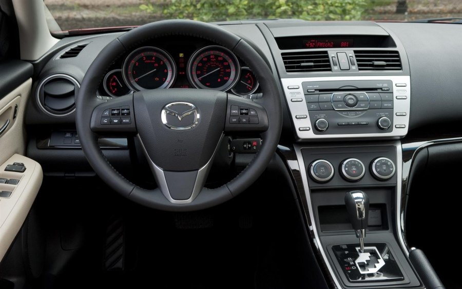 Mazda 6 gg 2006 панель