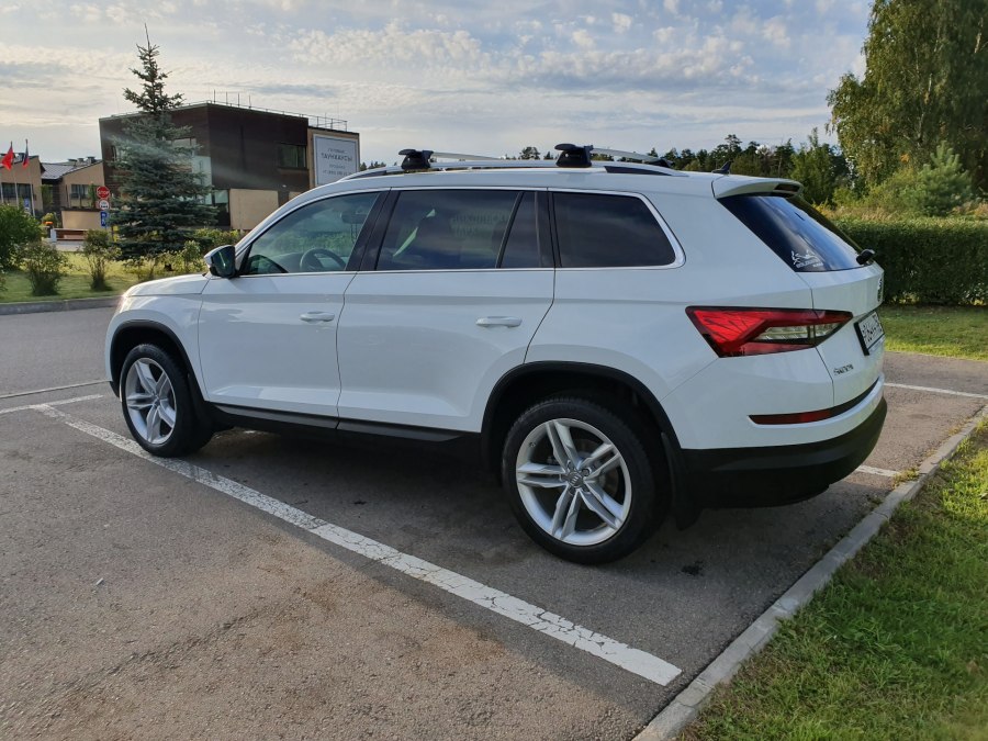 Skoda Kodiaq белый r19
