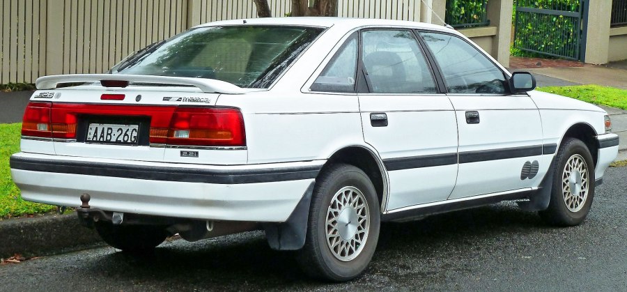 323f Мазда 1990 внутри
