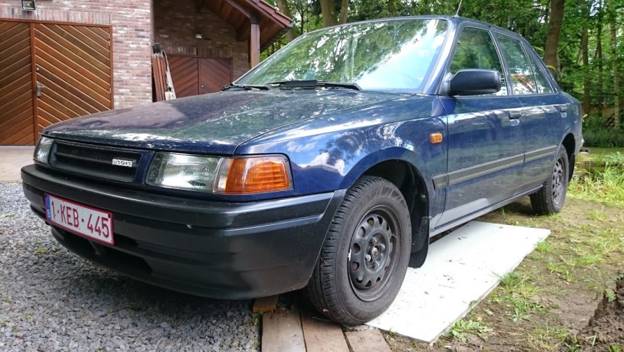 Mazda 323 bg 1990 седан