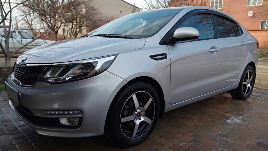Серая Kia Rio литье r16