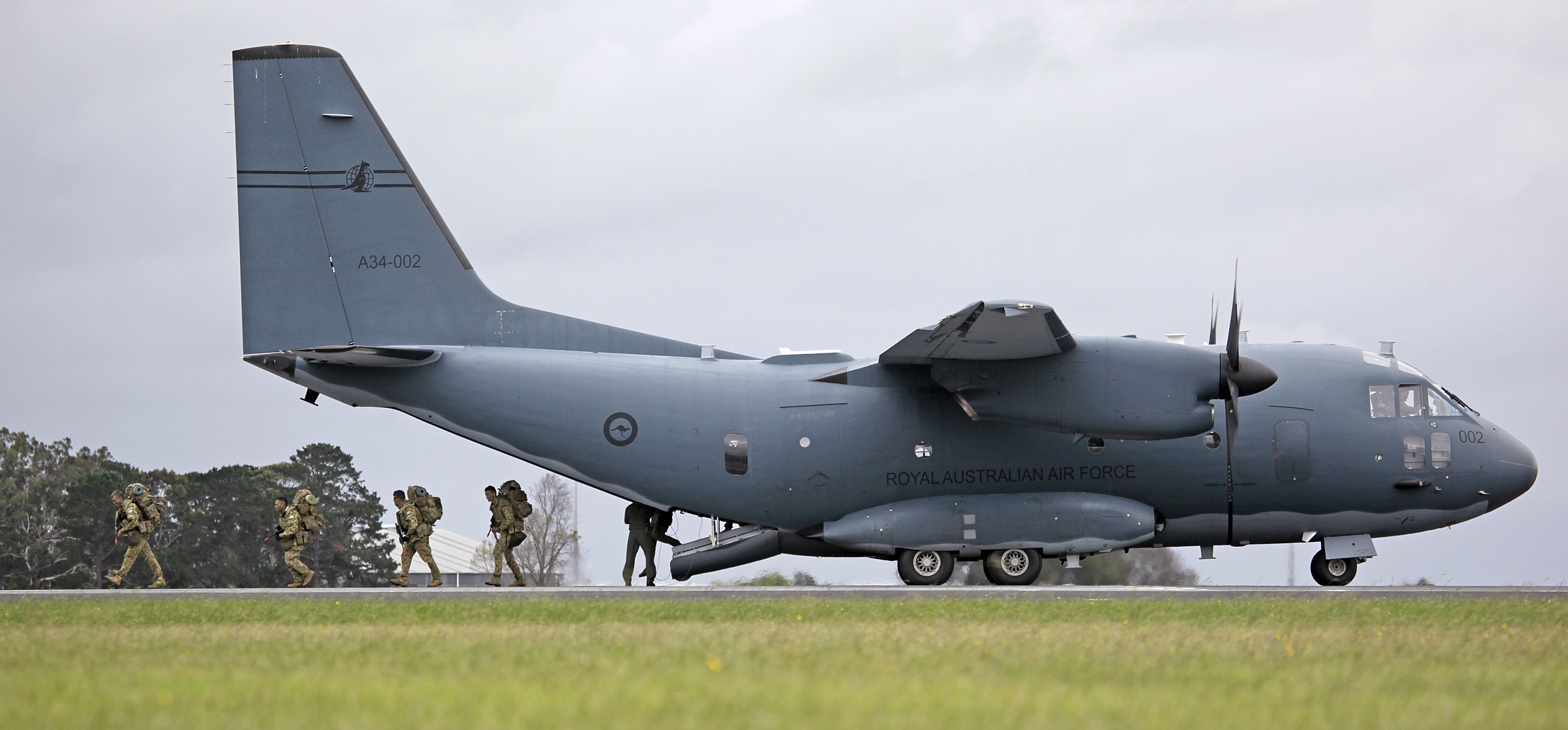 An 32 c 27. Alenia c-27j Spartan самолет. Alenia c-27 Spartan. Alenia c-27 Spartan самолет. Leonardo c-27j Spartan.