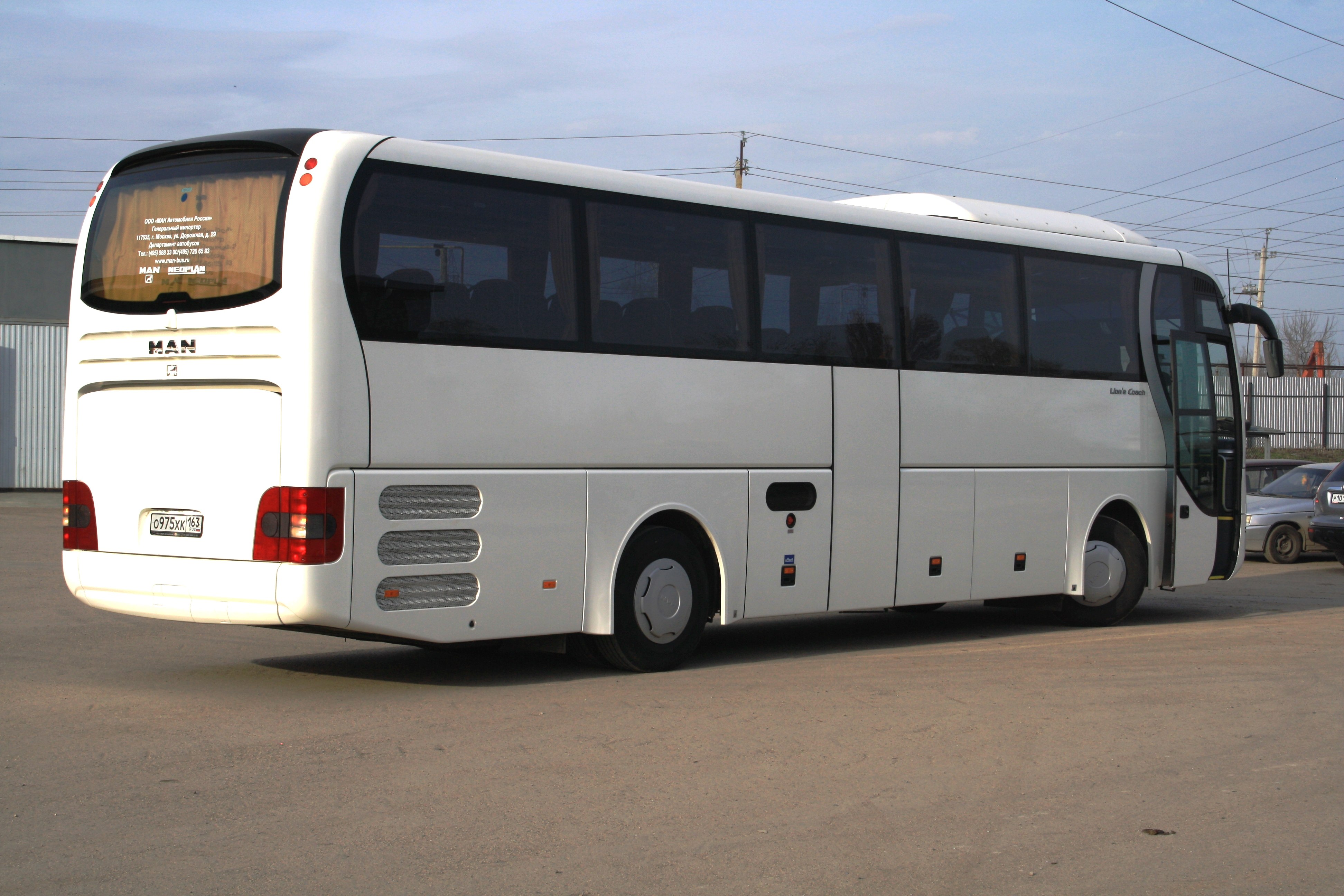 Белый большой автобус. Man Lions coach r07. Автобус ман 090. Автобус ман туринг. Ман автобус серый.