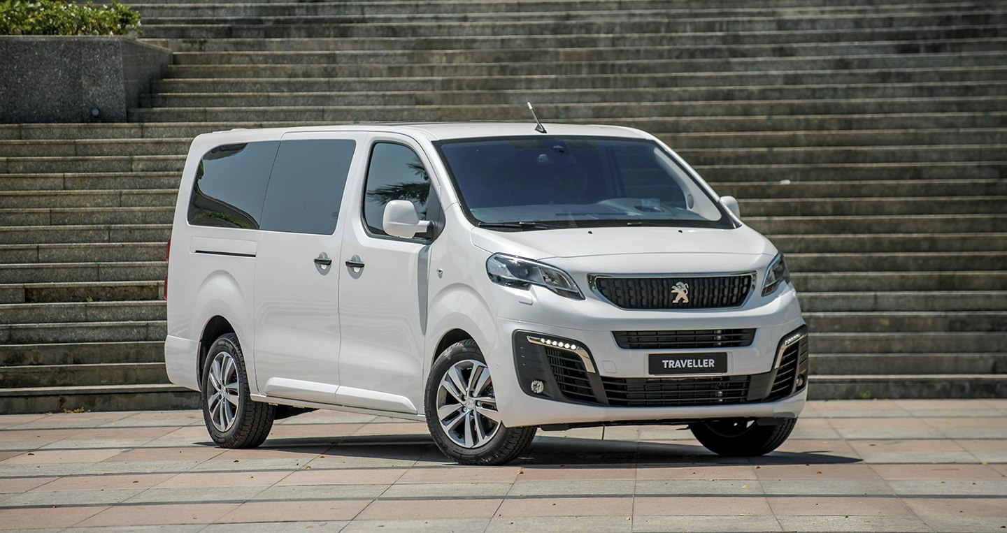 Traveller me. Peugeot traveller. Пежо Тревеллер белый. Peugeot traveller 2014. Peugeot traveller; Peugeot Expert;.