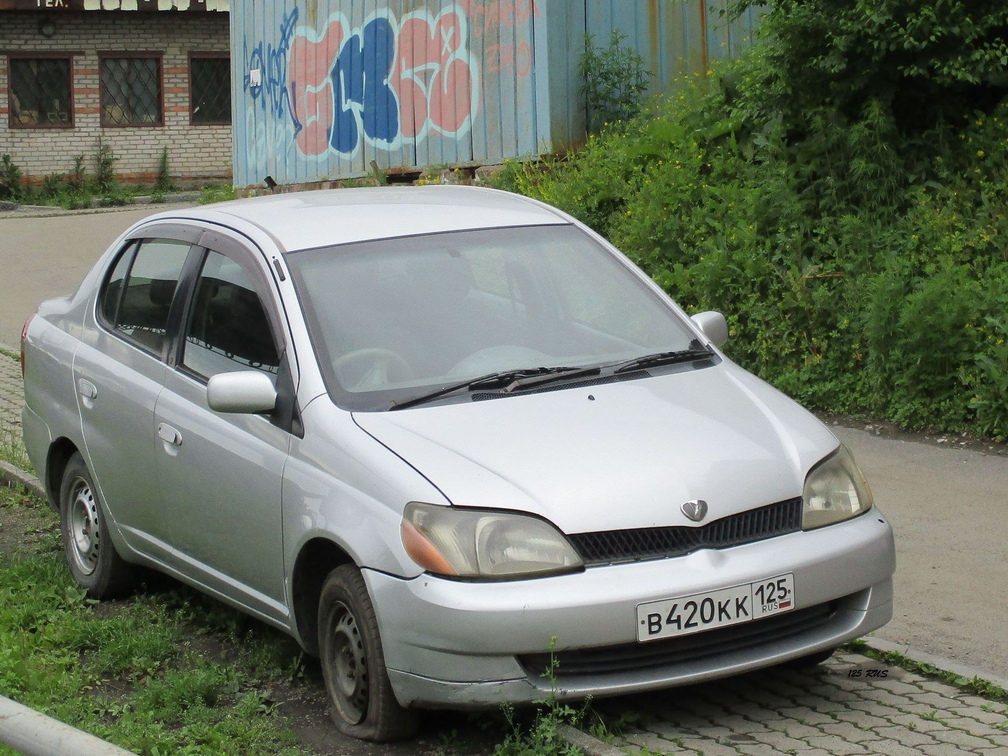 Toyota platz. Плац Тойота Платц. Тойота Платц р831тт54. Platz Toyota рестайл.