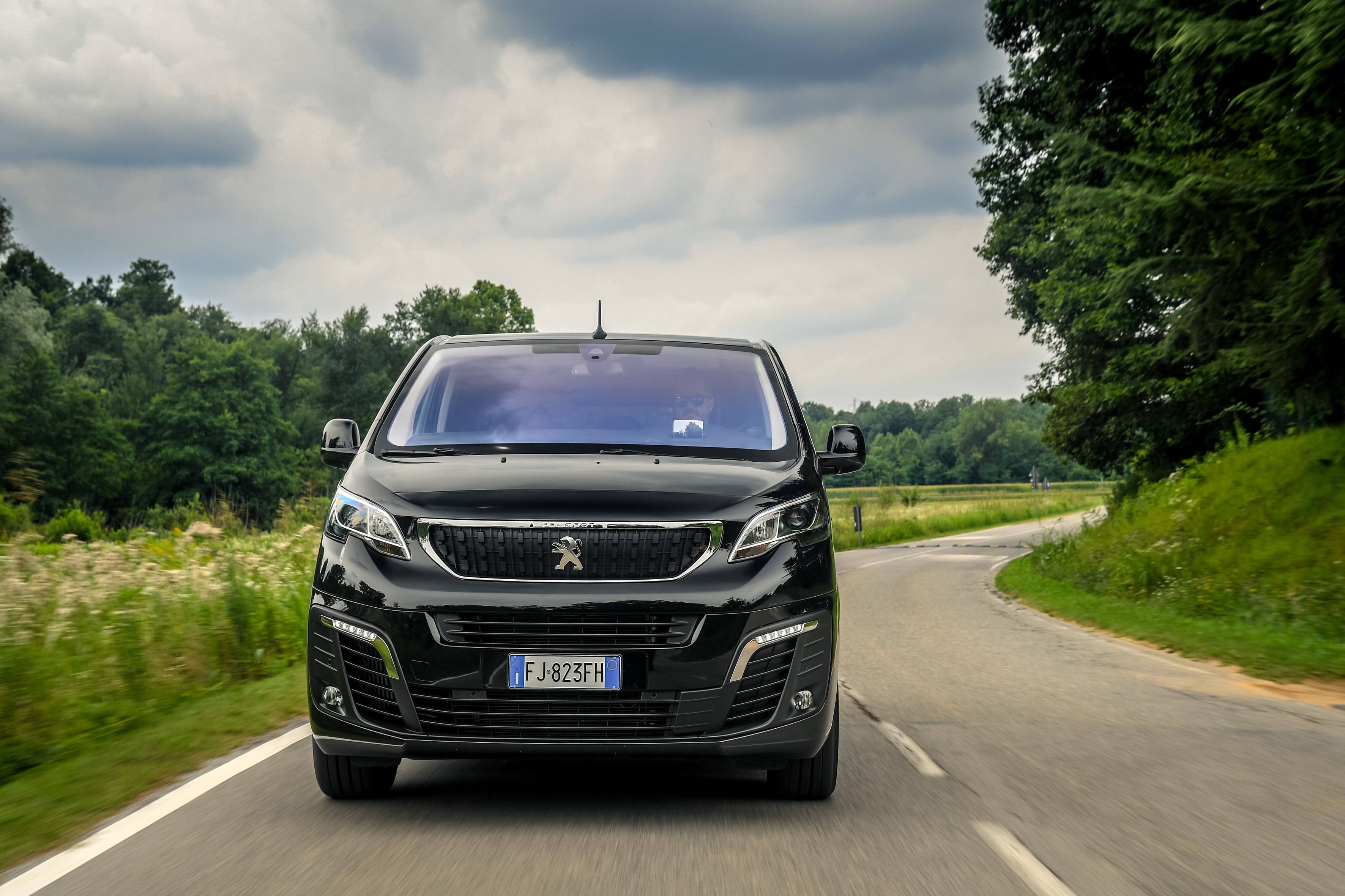 Peugeot traveller. Пежо Травеллер 2018. Peugeot traveller 2016. Peugeot traveller 2022. Peugeot traveller 2017.