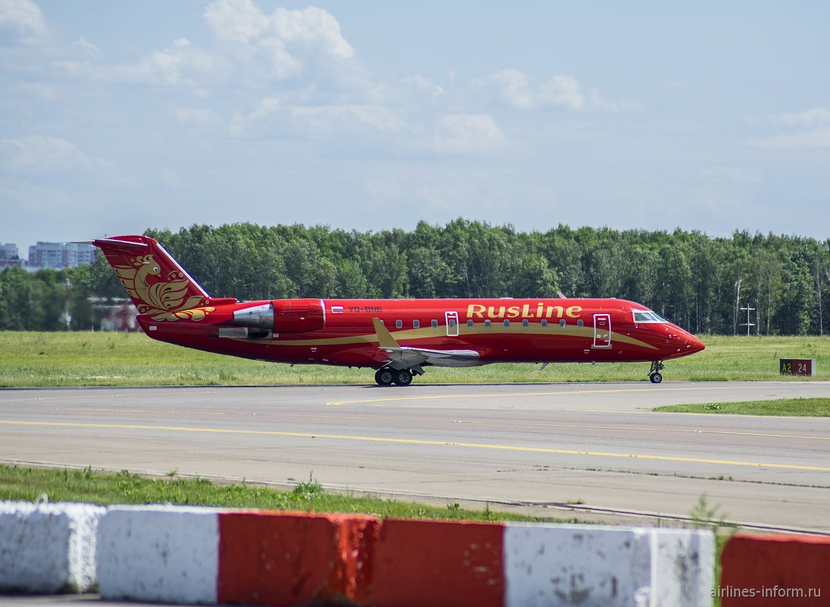 Crj 100 самолет. Самолёт Бомбардье CRJ-100/200. Bombardier crj200 РУСЛАЙН. Самолёт Bombardier CRJ-100. Bombardier CRJ-100/200 РУСЛАЙН.