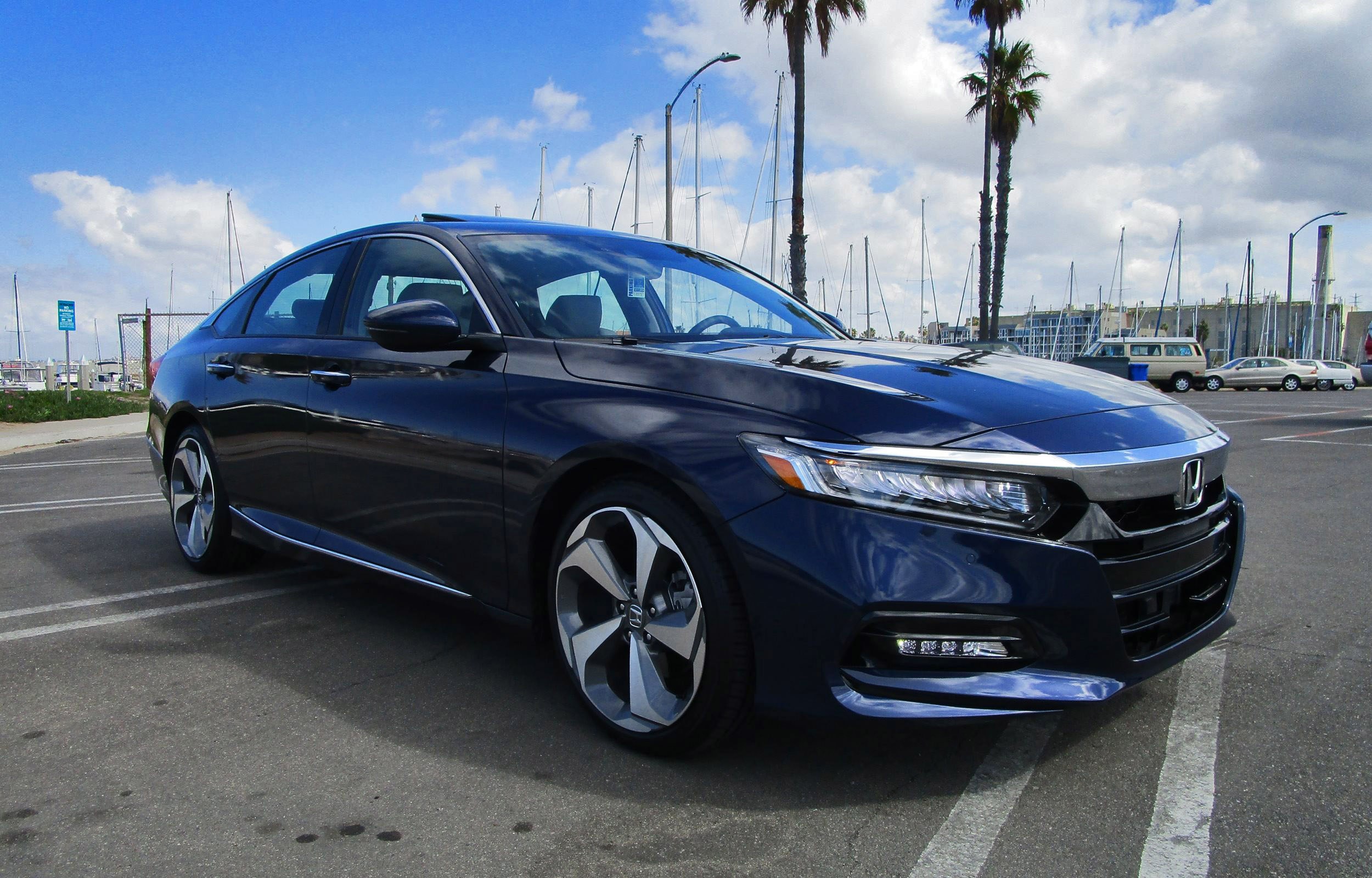 Honda accord 10 поколения. Honda Accord Touring 2.0t. Honda Accord 2018 Blue. Хонда Аккорд 10 синяя. Аккорд 2018 черный.