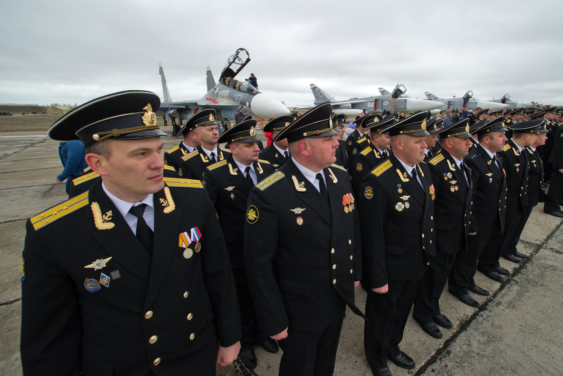 Парадная форма одежды офицеров морской авиации ВМФ России