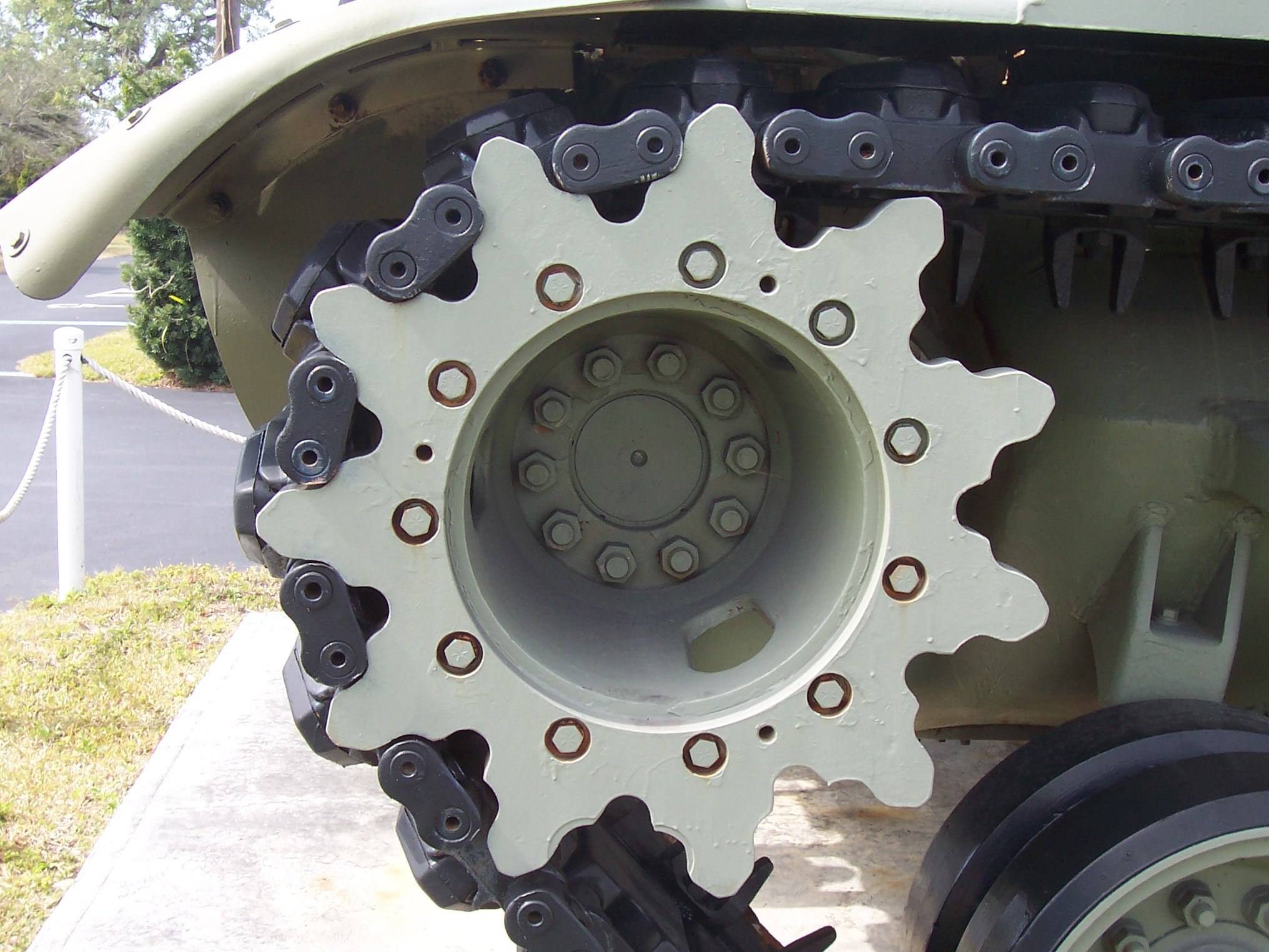 Колеса на танк 500. Ведущее колесо танка т-80. Танк m48 ходовая. Ведущее колесо танка 172.54.001. Цевочное колесо от бульдозера Cat 24.