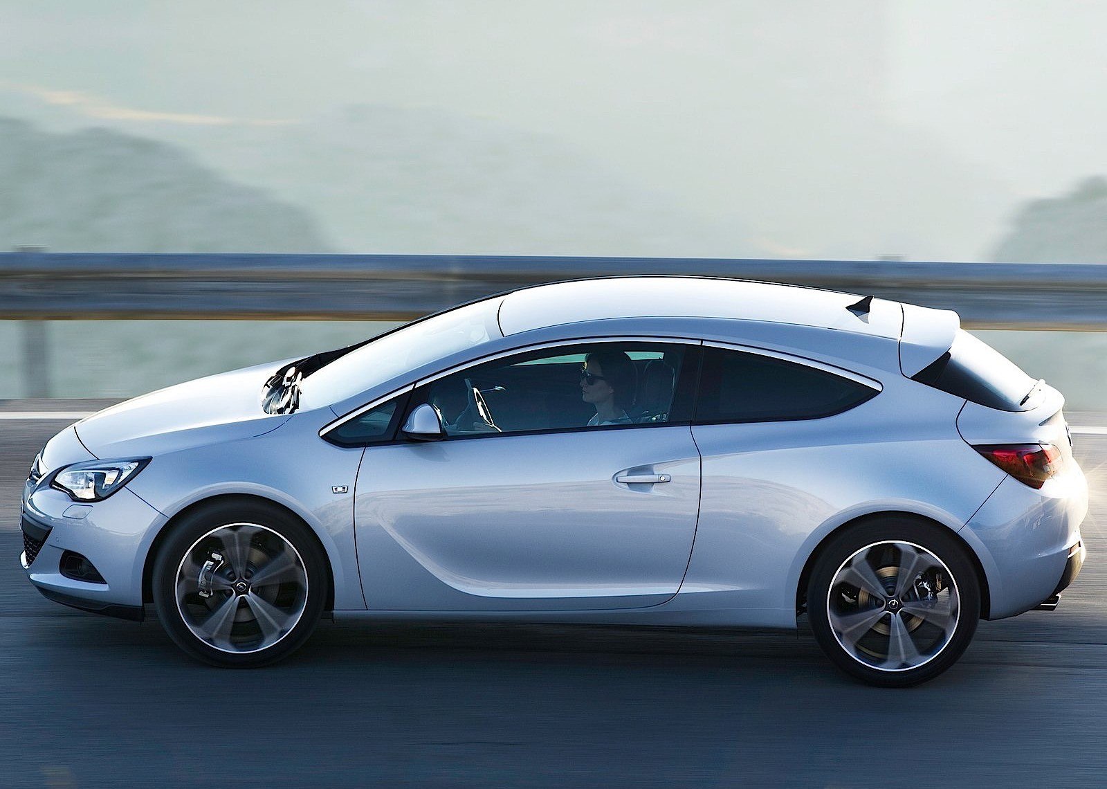 Opel Astra GTC Coupe