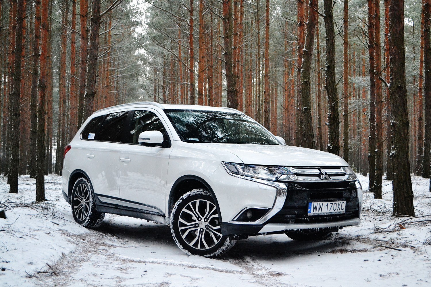 Outlander 4wd. Мицубиси Аутлендер 2021 белый. Митсубиси Аутлендер 4. Митсубиси Аутлендер 3. Mitsubishi Outlander белый 2021.