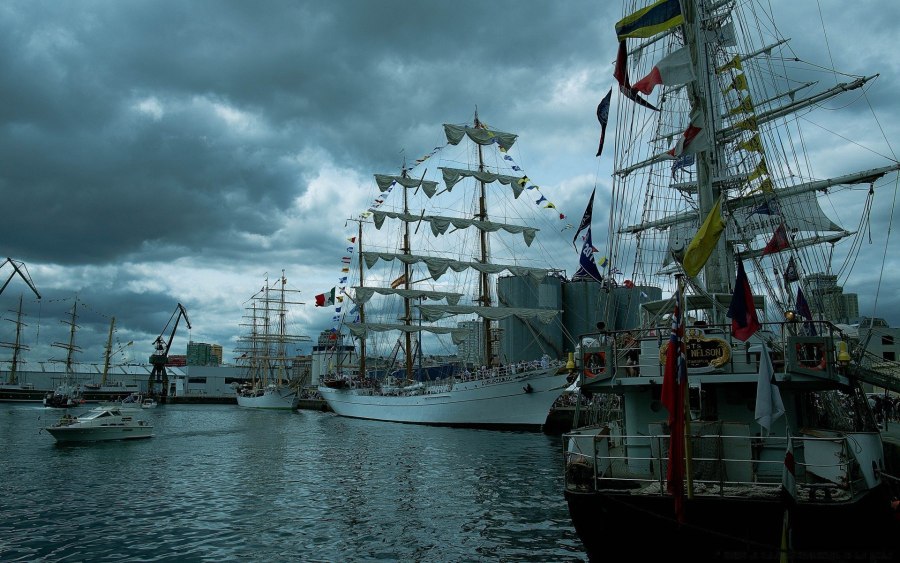 Море корабль Крузенштерна